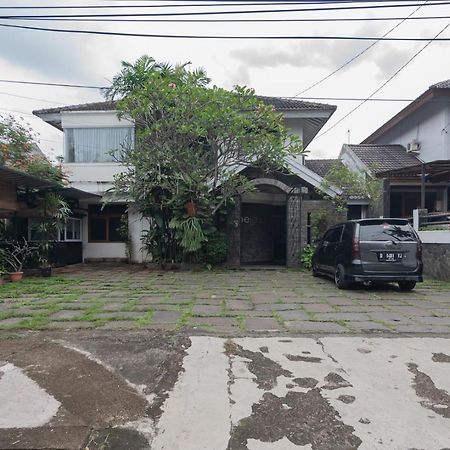Imelda Residence Setrasari Redpartner バンドゥン エクステリア 写真