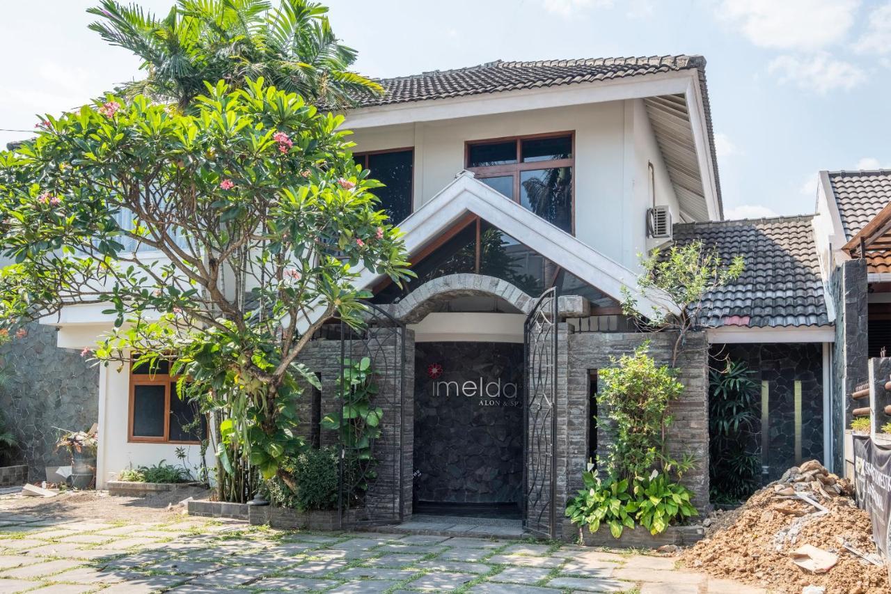 Imelda Residence Setrasari Redpartner バンドゥン エクステリア 写真